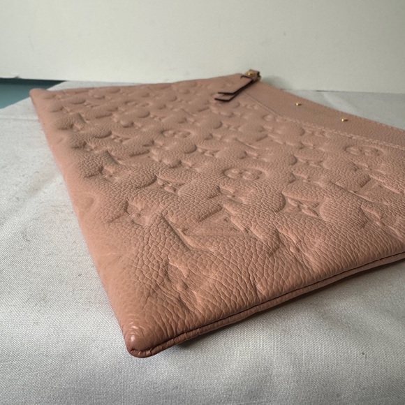 Louis Vuitton Daily Pouch Monogram Empreinte Leather - Picture 6 of 9